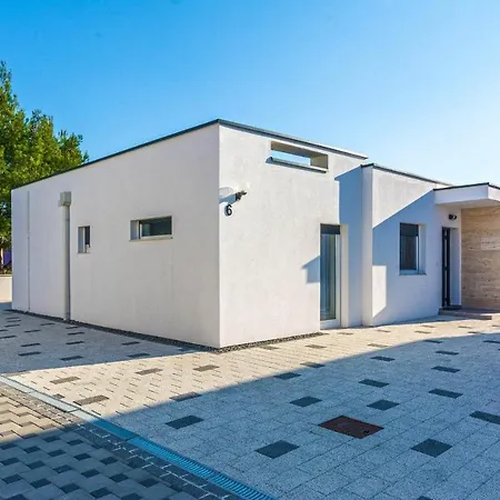 Luxury With A Swimming Pool - 19346 Villa