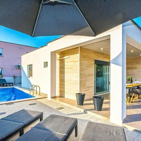Luxury With A Swimming Pool - 19346 Vir