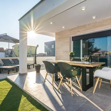 Villa Luxury With A Swimming Pool - 19346 *